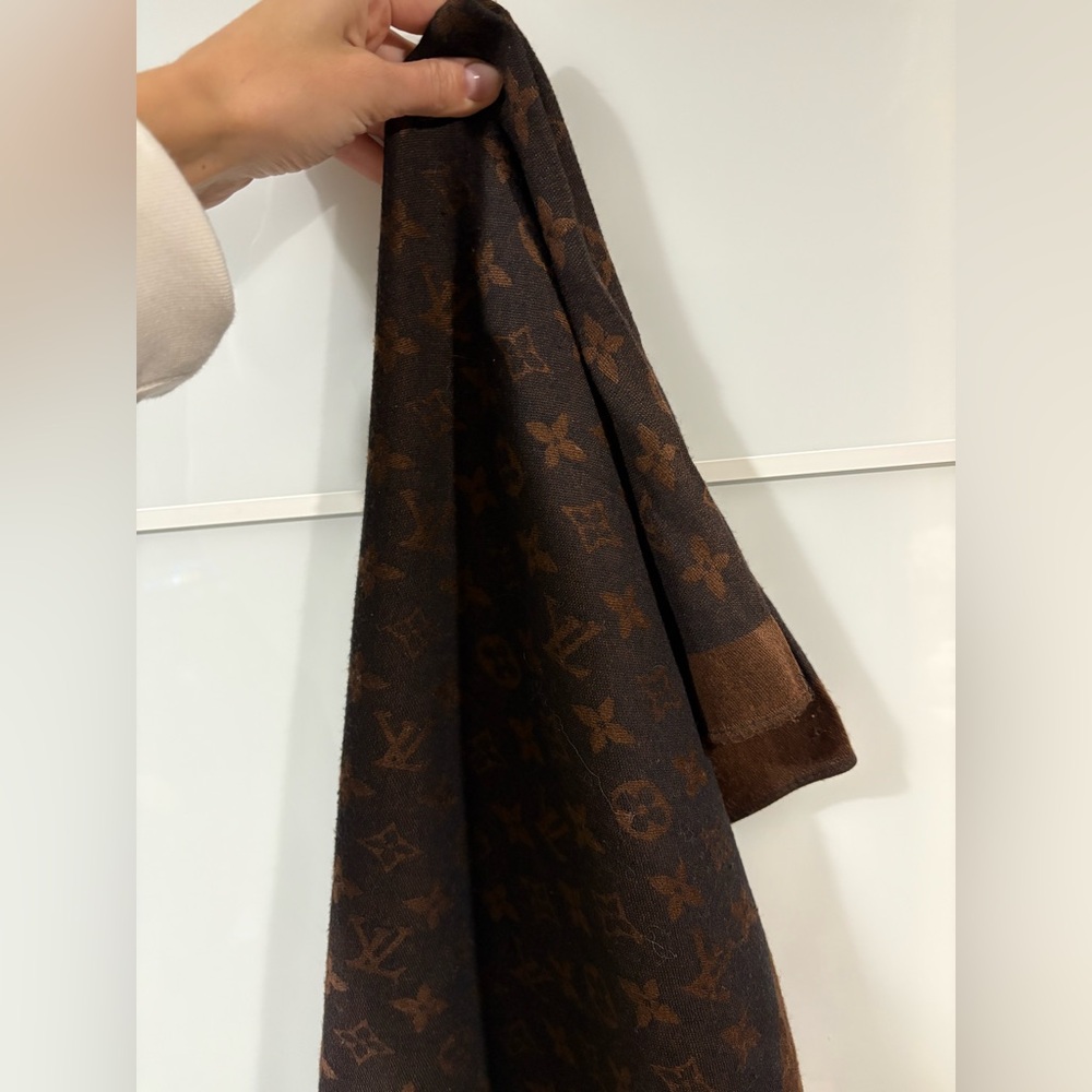 Louis Vuitton Châle Monogram shine wool neckerchief